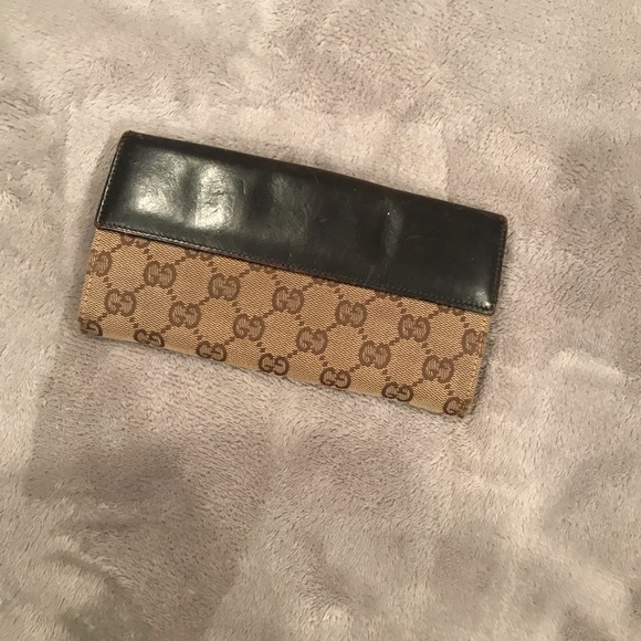 Gucci Handbags - Gucci wallet